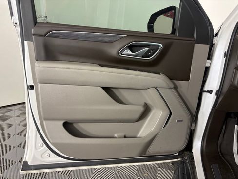 Used 2023 GMC Yukon XL SLT AWD/4WD image 12