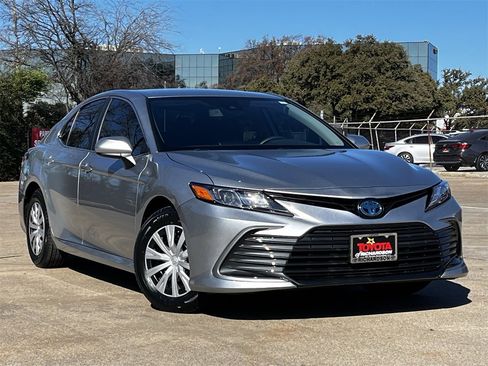 Used 2023 Toyota Camry LE image 2