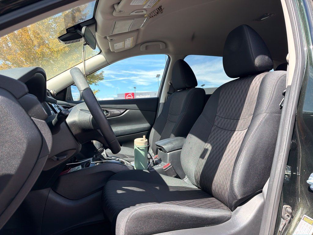 Used 2019 Nissan Rogue SV AWD/4WD image 6
