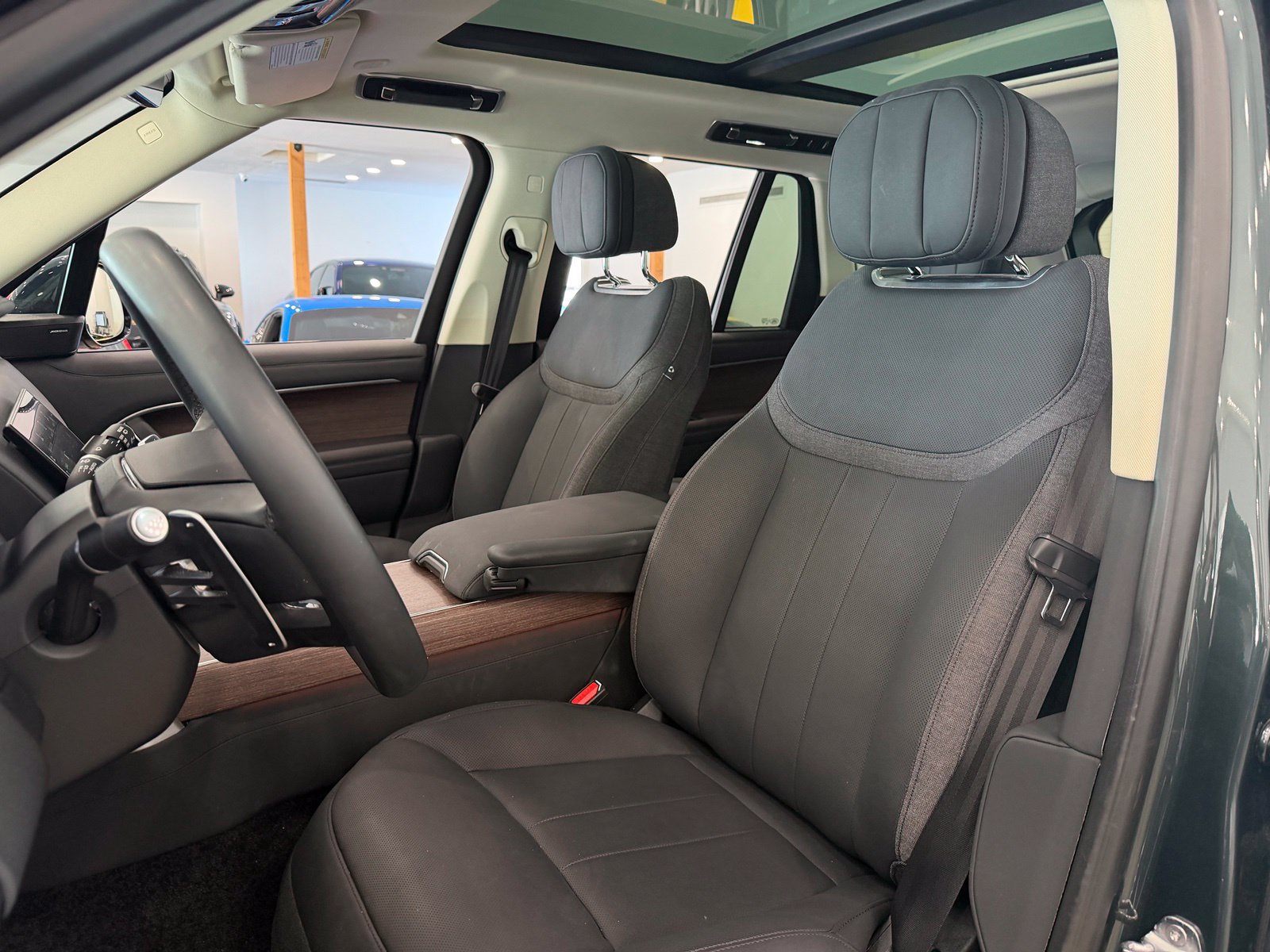 Used 2023 Land Rover Range Rover SE AWD/4WD image 16