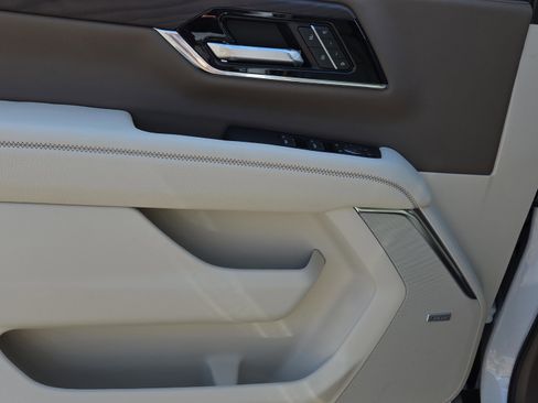 New 2026 GMC Yukon XL Denali w/ Denali Reserve Package image 19