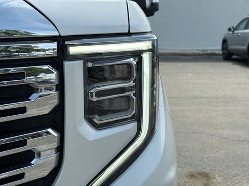Used 2025 GMC Sierra 1500 Denali w/ Technology Package AWD/4WD image 9