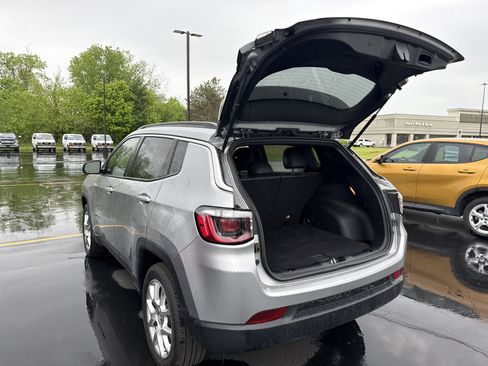 Used 2023 Jeep Compass Latitude AWD/4WD image 27