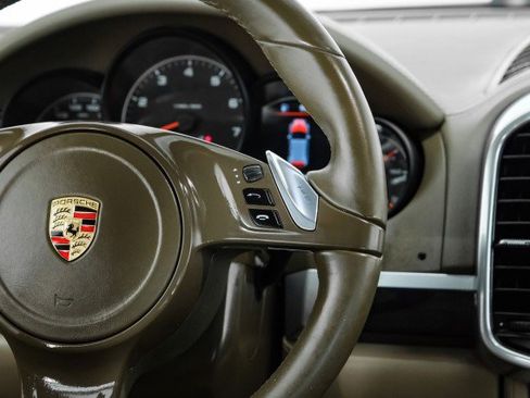 Used 2014 Porsche Cayenne Platinum Edition AWD/4WD image 16