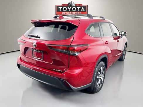 Certified 2023 Toyota Highlander XLE image 7