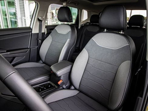 New 2026 Volkswagen Taos SE image 28