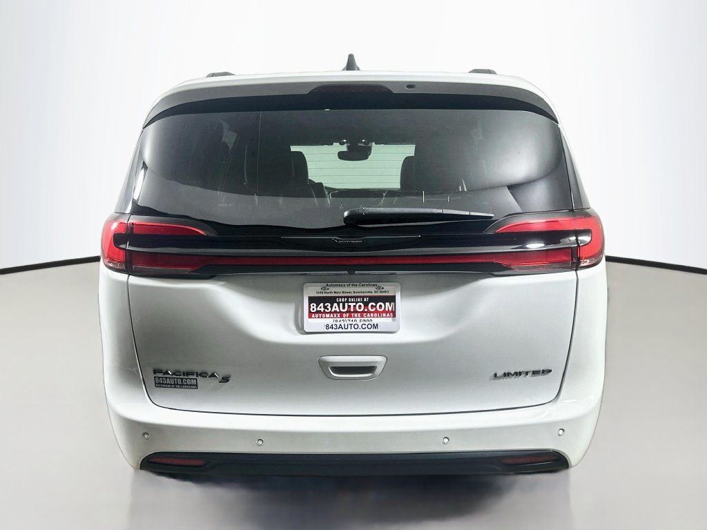 Used 2025 Chrysler Pacifica Limited FWD image 6