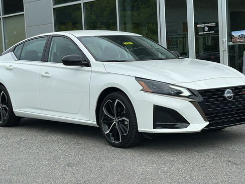 Certified 2024 Nissan Altima 2.5 SR FWD image 2