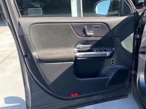 Used 2023 Mercedes-Benz EQB 300 4MATIC image 10