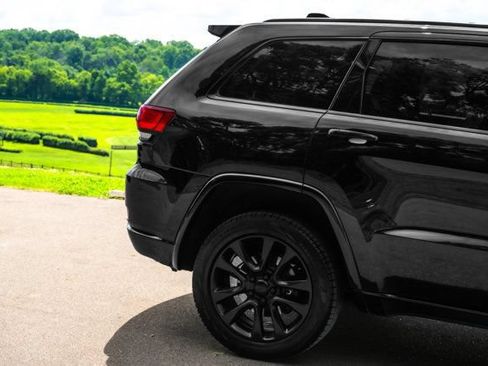 Used 2020 Jeep Grand Cherokee Altitude AWD/4WD image 9