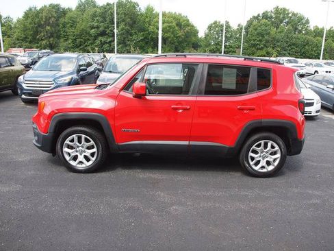 Used 2017 Jeep Renegade Latitude AWD/4WD image 3