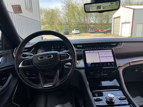 Used 2024 Jeep Grand Cherokee Overland w/ Adv Protech Group III image 8