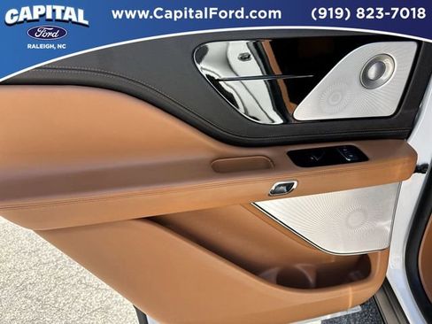 Used 2024 Lincoln Aviator Black Label w/ Dynamic Handling Package AWD/4WD image 17