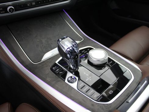 Used 2022 BMW X5 xDrive40i w/ M Sport Package image 17