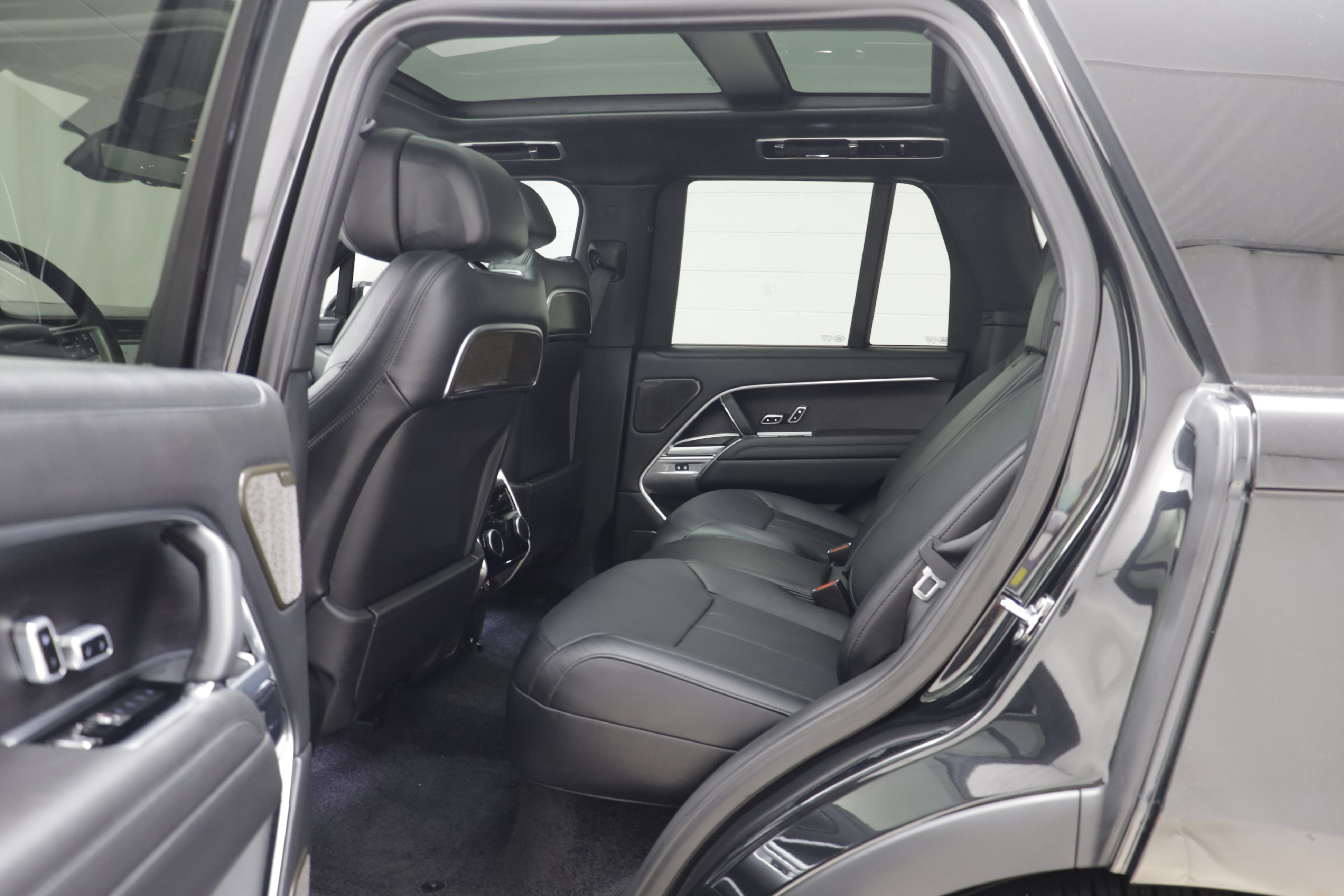 Used 2025 Land Rover Range Rover Autobiography AWD/4WD image 15