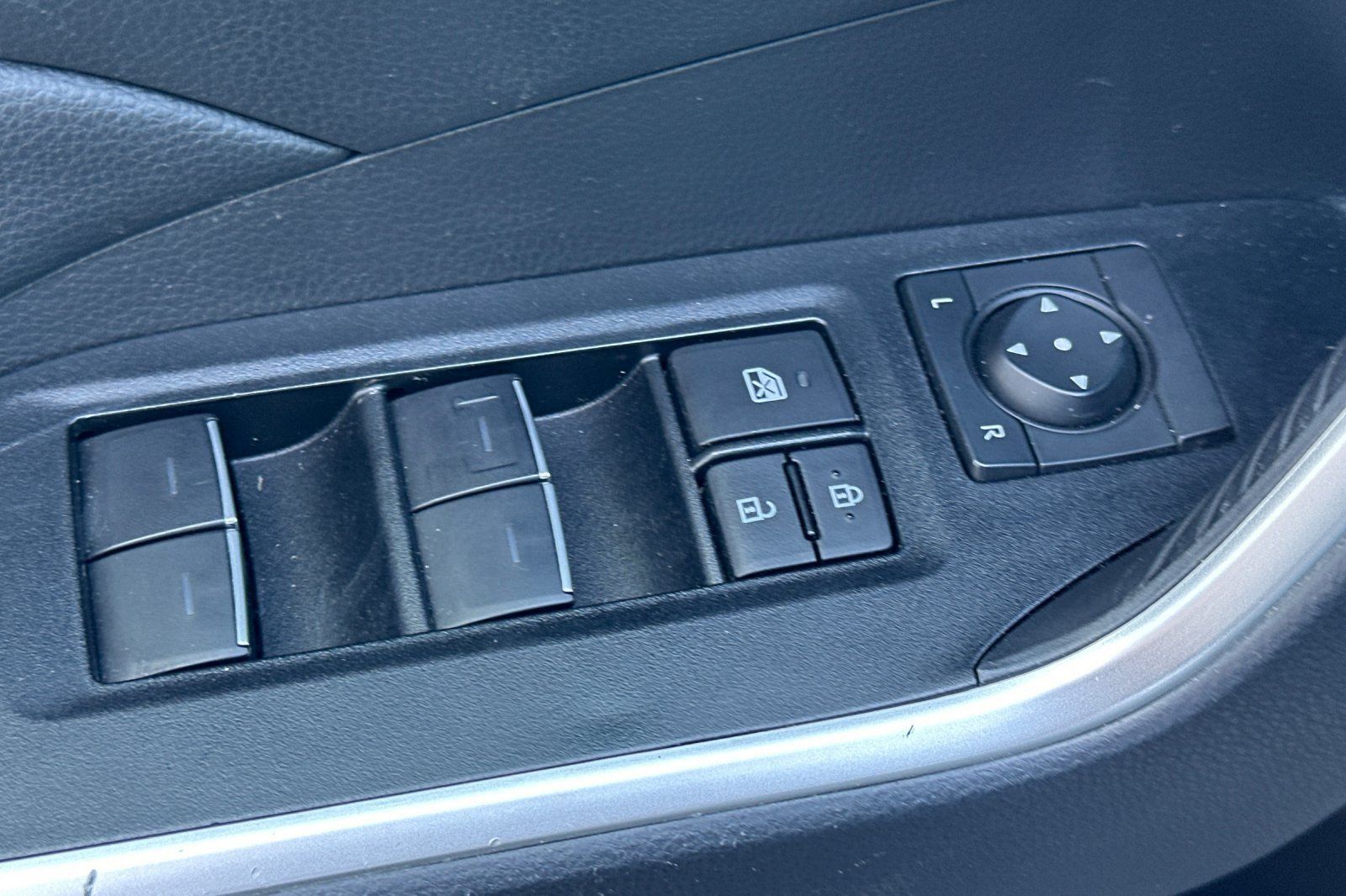 Used 2025 Toyota RAV4 XLE FWD image 12