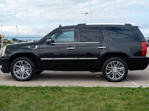 Used 2013 Cadillac Escalade Platinum image 4