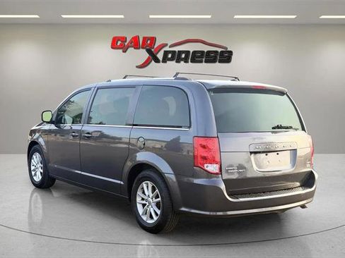 Used 2019 Dodge Grand Caravan SXT image 8