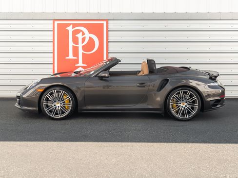 Used 2015 Porsche 911 Turbo S w/ High-end Infotainment Package AWD/4WD image 39