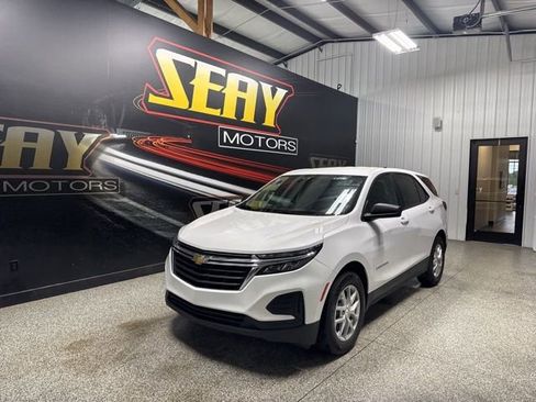 Used 2023 Chevrolet Equinox LS image 1
