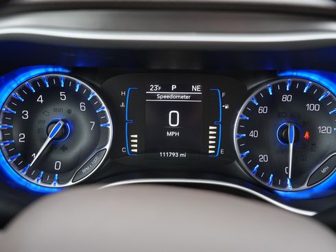 Used 2018 Chrysler Pacifica Touring Plus w/ Tire & Wheel Group image 32