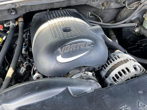 Used 2002 Chevrolet Suburban LT image 29