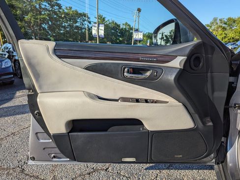 Used 2013 Lexus LS 460 AWD w/ Comfort Pkg image 11