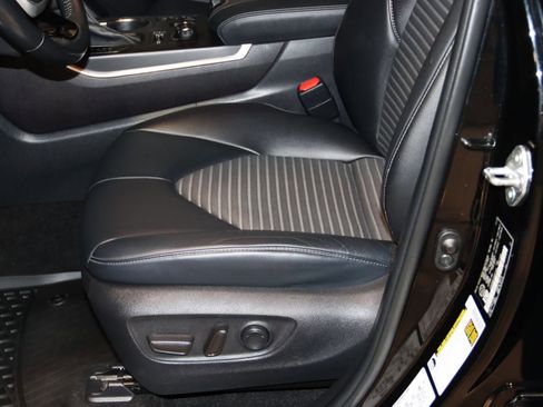 Used 2023 Toyota Highlander L image 35