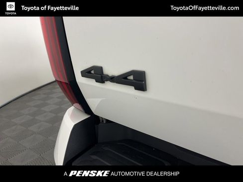 Used 2022 Toyota Tundra SR5 AWD/4WD image 11