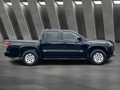 Used 2024 Nissan Frontier SV w/ Technology Package RWD image 3