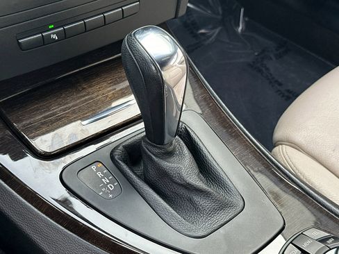 Used 2013 BMW 335i Convertible image 17