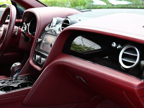 Used 2019 Bentley Bentayga AWD/4WD image 28