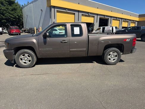 Used 2007 Chevrolet Silverado 1500 LTZ w/ Safety Package AWD/4WD image 4