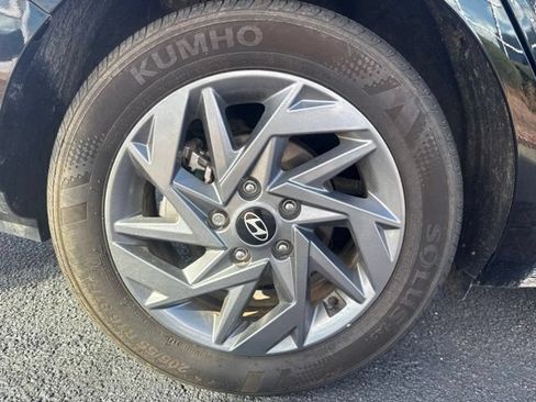 Used 2025 Hyundai Elantra Hybrid FWD image 6