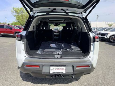 New 2026 Nissan Pathfinder SL w/ SL Premium Package AWD/4WD image 12