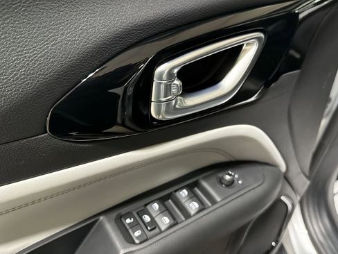 New 2026 Jeep Compass Limited image 19