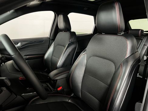 Used 2025 Ford Escape ST-Line w/ Equipment Group 301A image 13