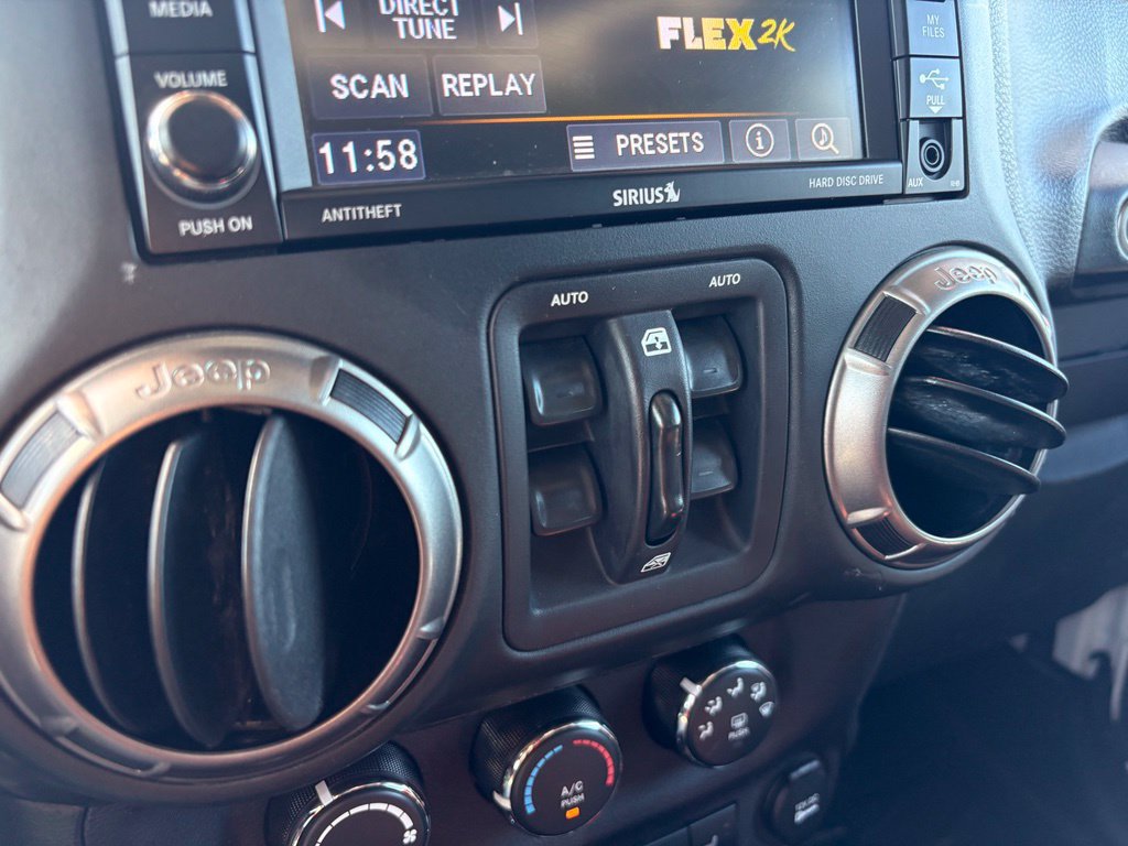 Used 2018 Jeep Wrangler Unlimited Sahara AWD/4WD image 16