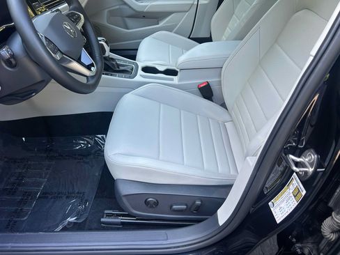 Used 2023 Volkswagen Jetta SE FWD image 16