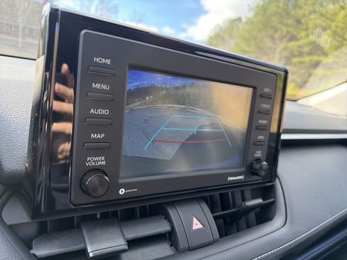 Used 2022 Toyota RAV4 LE image 28