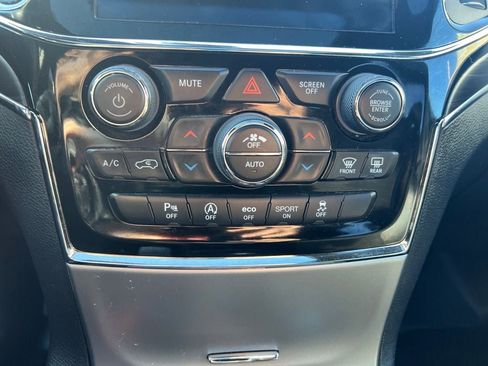 Used 2019 Jeep Grand Cherokee Limited w/ Luxury Group II image 18