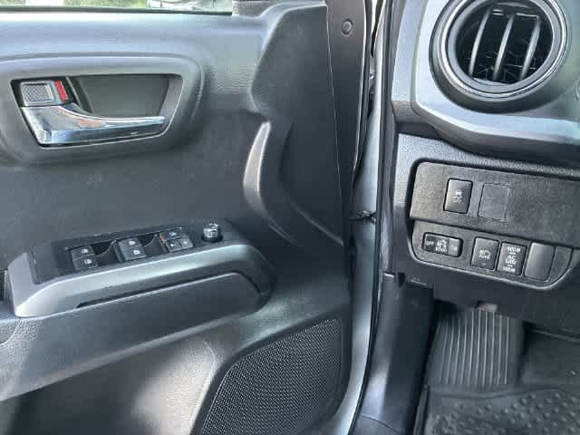 Used 2022 Toyota Tacoma TRD Off-Road AWD/4WD image 40