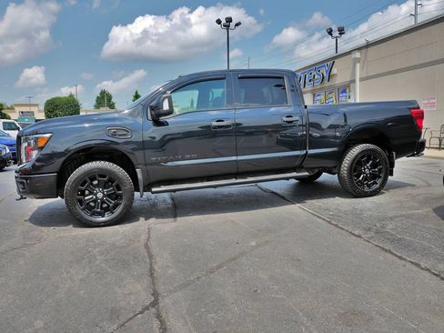 Used 2019 Nissan Titan SV w/ SV Convenience Package AWD/4WD image 8