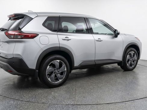 Used 2025 Nissan Rogue SV AWD/4WD image 9