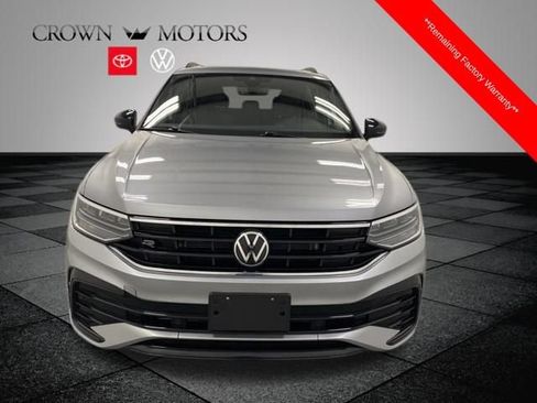 Used 2024 Volkswagen Tiguan SE R-Line AWD/4WD image 2