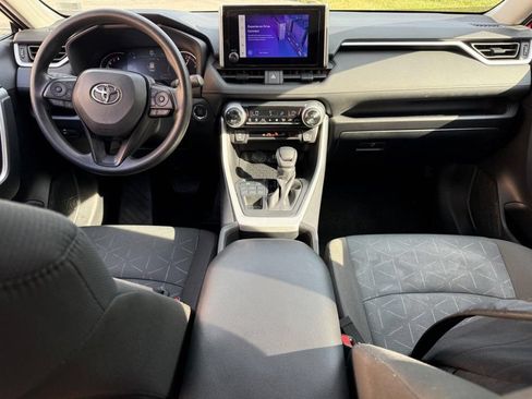 Used 2025 Toyota RAV4 XLE AWD/4WD image 12