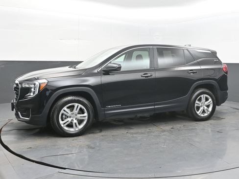 Used 2024 GMC Terrain SLE AWD/4WD image 4