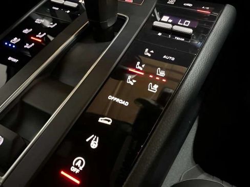 Used 2022 Porsche Macan AWD/4WD image 18