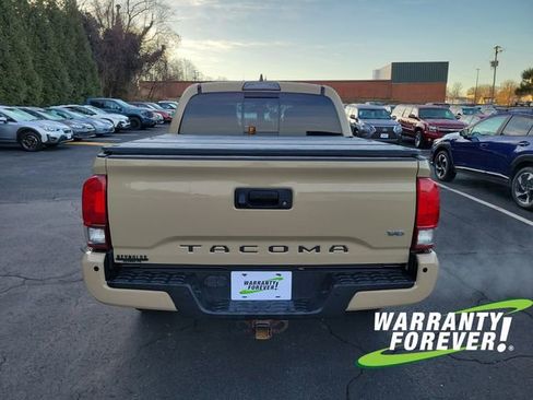 Used 2017 Toyota Tacoma TRD Off-Road image 6