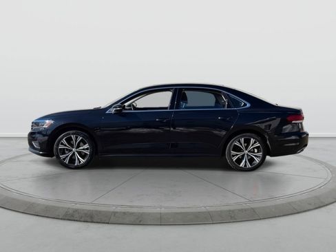 Used 2022 Volkswagen Passat 2.0T SE image 4